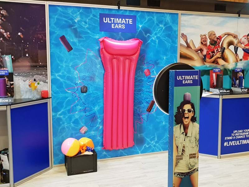 All sorts of items can be attached to the Brandframe