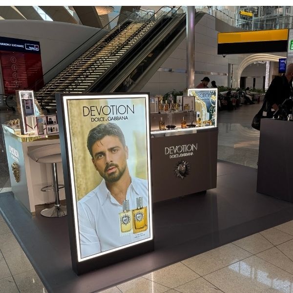 Retail, shopping malls and merchandising