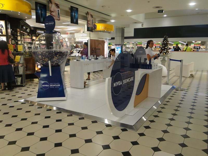 White raised flooring with ramp edge