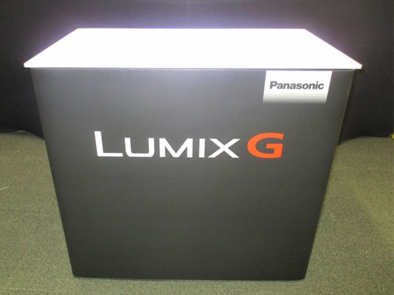 Sales counters can also have acrylic tops with internal lighting