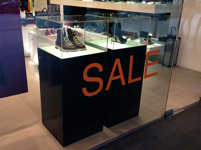 Window Displays With Clear Case