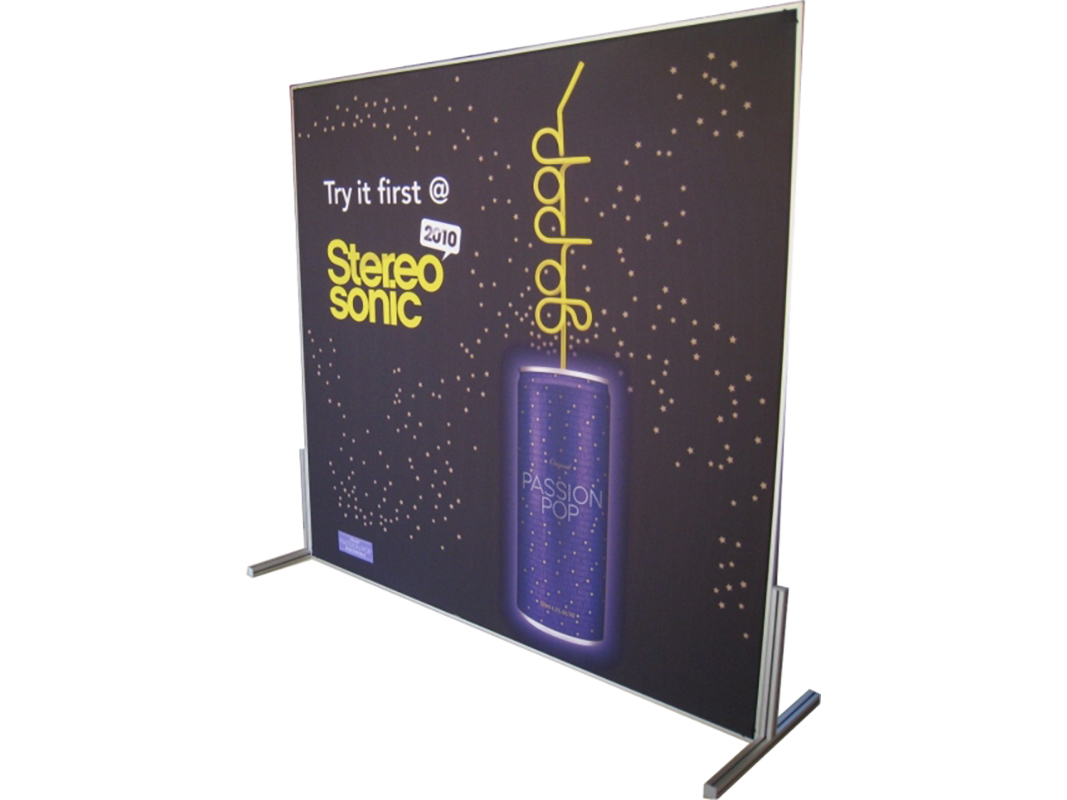 free-standing-outdoor-graphic-wall