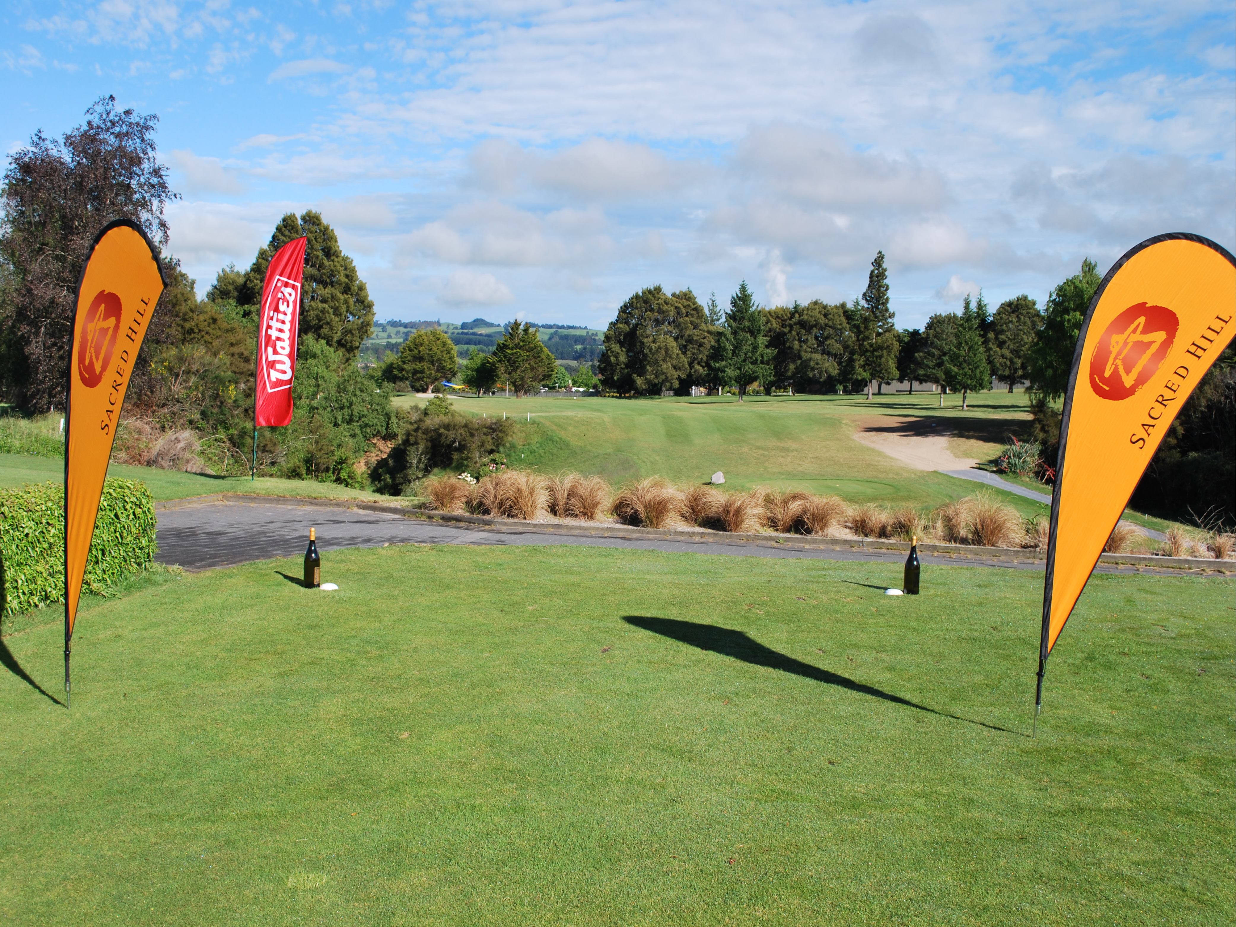 Teardrop 2 Go flags at a corporate golf day (with ground spikes).